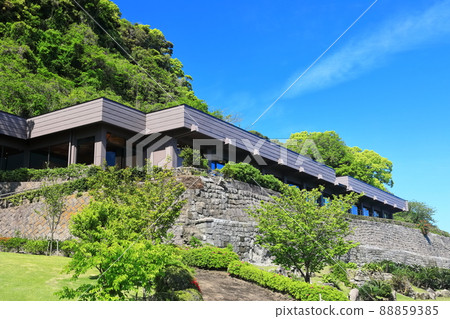 [鹿兒島縣]晴空下的仙岩園（松風軒）石牆和薩摩燒 88859385