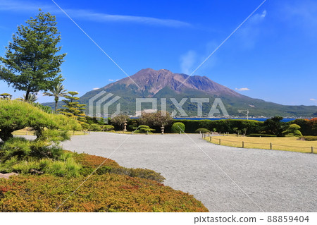 [Kagoshima Prefecture] Sakurajima seen from Sengan-en under clear skies 88859404