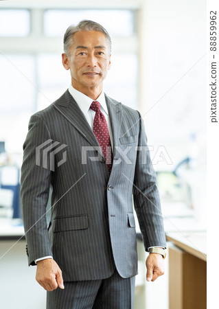 商人老人 88859962