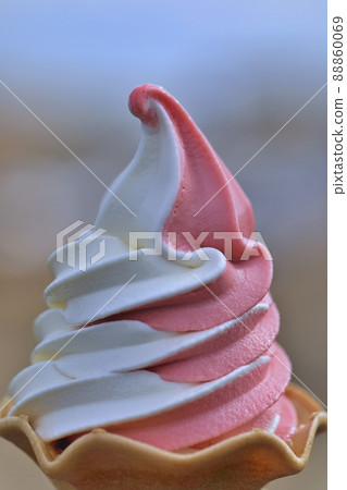 Strawberry and vanilla mixed soft serve Strawberry and vanilla mixed soft serve 88860069