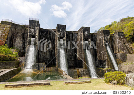 Very beautiful Honen Pond Dam in Kanonji City, Kagawa Prefecture, Japan 88860240