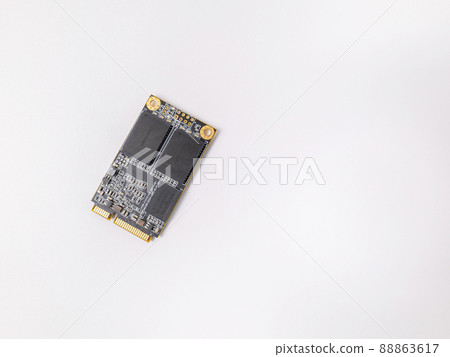 SSD to use mSATA slot used as an SSD as a device to connect to pc and laptop computers. It increases the speed over the old HDD, making it work better. 88863617