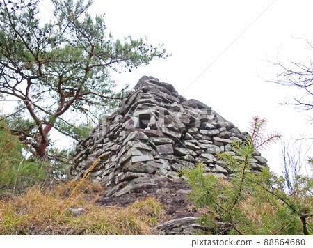 長岩城石塔 88864680