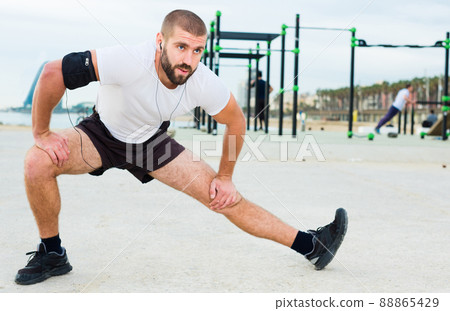 Warming up young man Warming up young man 88865429