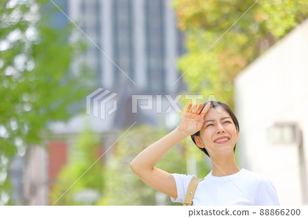 Early summer_Women who care about the sun 1 88866200