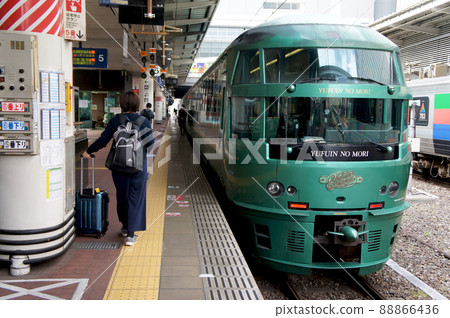 Yufuin no Mori, a popular luxury sightseeing limited express that runs toward the tourist destination Yufuin 88866436