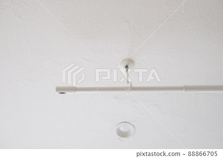 Hoscreen 貼在客廳的天花板上 室內晾衣 88866705