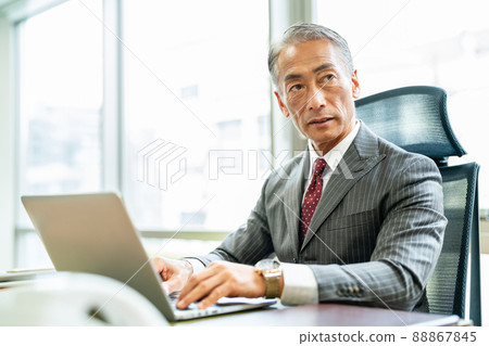 商人老人 88867845