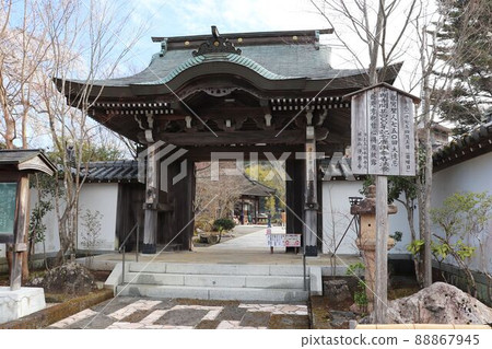 The gate of Josenji Temple 88867945