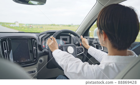 一個女人開車 88869428