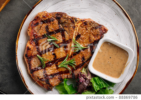 Grilled beef steak with pepper sauce 88869786