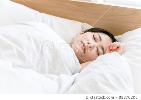 早上睡覺的女人 早上睡覺的女人 88870203