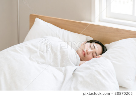 早上睡覺的女人 88870205