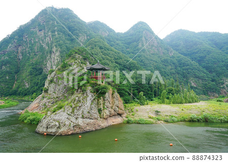 Valley and Gazebo Valley and Gazebo 88874323