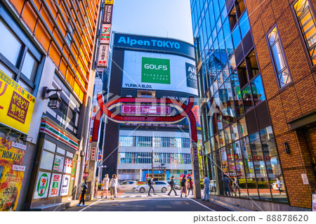 日本東京都市風景，Alpen最大的旗艦店“Alpen TOKYO”誕生於歌舞伎町一番町= 12th 88878620