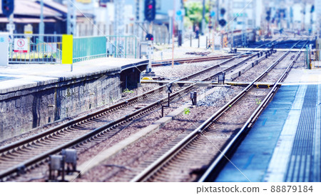 Sakaihigashi Station platform railroad track 88879184
