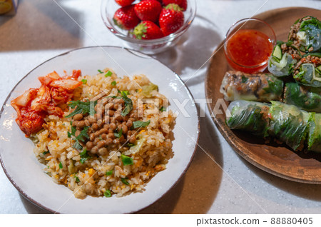 納豆炒飯肉末粉絲生春捲 納豆炒飯肉末粉絲生春捲 88880405