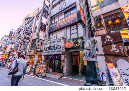 Japan's Tokyo cityscape has been lifted to prevent its spread, but ... still corona sickness ... I want to see Kabukicho Ichibancho, etc. = April 12 88883035