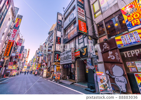 Japan's Tokyo cityscape has been lifted to prevent its spread, but ... still corona sickness ... I want to see Kabukicho Ichibancho, etc. = April 12 88883036