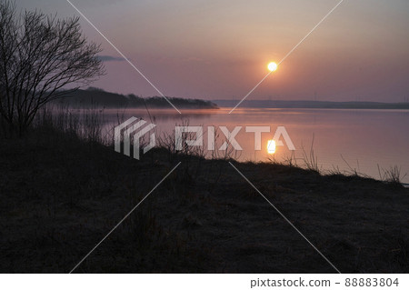 Lake Utonai sunrise 88883804