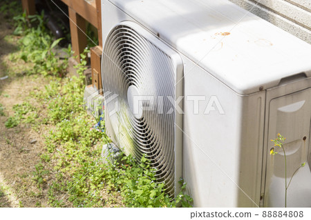 Outdoor unit of air conditioner Outdoor unit of air conditioner 88884808