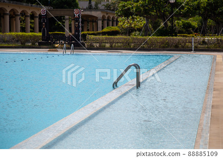 The surface of the pool that reflects glitteringly The surface of the pool that reflects glitteringly 88885109
