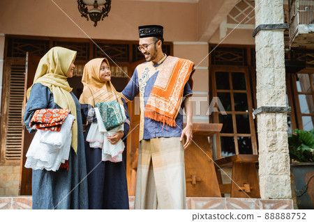 asian muslim expecting family to come during idul fitri asian muslim expecting family to come during idul fitri 88888752