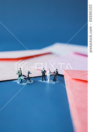 Wedding image (groom, bride, relatives, friends) 88890105