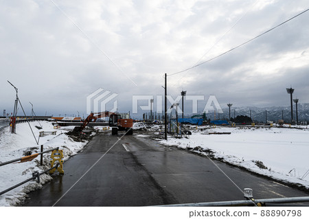 Construction also waits for spring Construction also waits for spring 88890798
