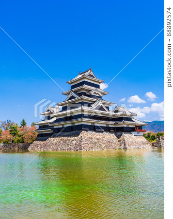 National treasure Spring Matsumoto Castle vertical composition National treasure Spring Matsumoto Castle vertical composition 88892574