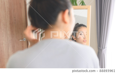 照鏡子的女人 88893961