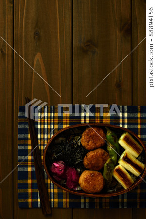 雞肉丸子午餐 雞肉丸子午餐 88894156
