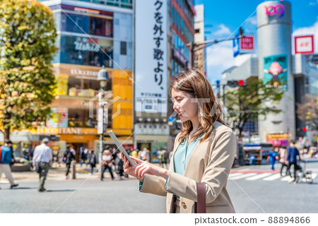 Business Woman Shibuya Scramble Crossing Tablet PC 88894866