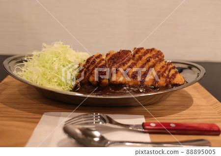 金澤咖哩（Katsu Curry）旁邊 88895005