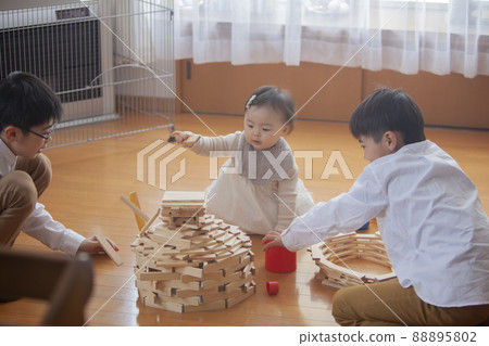 兄弟姐妹玩積木 兄弟姐妹玩積木 88895802