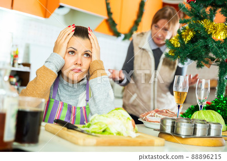 Women quarreling at kitchen 88896215