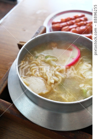 台灣鍋燒意麵 88896255