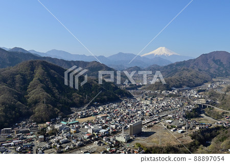 Mt. Fuji and Otsuki city area seen from Mt. Iwaden (Otsuki city, Yamanashi prefecture) Mt. Fuji and Otsuki city area seen from Mt. Iwaden (Otsuki city, Yamanashi prefecture) 88897054