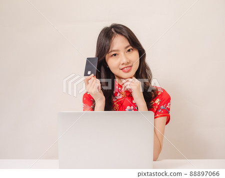 Written by Tradition Flag-like year-end smile Asu Female White background Used before Credit card and writing Written type Computer net shopping. 88897066