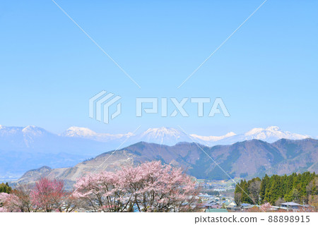 View toward Kitashin Godake from Shinshu Takayama Village (Takayama Village, Nagano Prefecture) [2022.4] 88898915