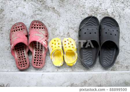 Family of three parents and children Veranda sandals 88899500