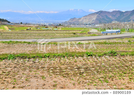 從信州高山村（長野縣高山村）看北阿爾卑斯和北新岳 [2022.4] 88900189