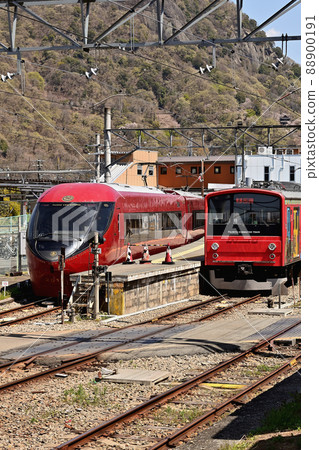 Fujikyu Otsuki Station and train (Otsuki Station, Yamanashi Prefecture) Fujikyu Otsuki Station and train (Otsuki Station, Yamanashi Prefecture) 88900191
