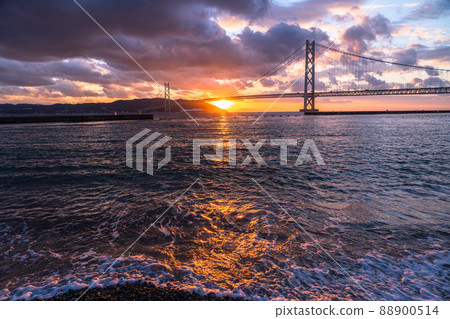 《Hyogo Prefecture》 Evening view of Akashi Kaikyo Bridge 《Hyogo Prefecture》 Evening view of Akashi Kaikyo Bridge 88900514