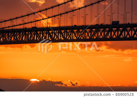 《Hyogo Prefecture》 Evening view of Akashi Kaikyo Bridge 《Hyogo Prefecture》 Evening view of Akashi Kaikyo Bridge 88900528