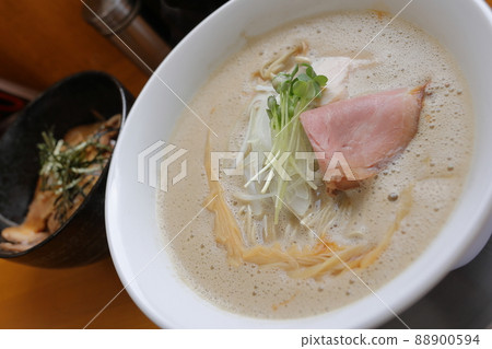 卡布奇諾濃郁的niboshi拉麵(青森縣) 卡布奇諾濃郁的niboshi拉麵(青森縣) 88900594