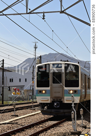 Fujikyu Otsuki Station and Series 211 Train (Otsuki Station, Yamanashi Prefecture) 88900736