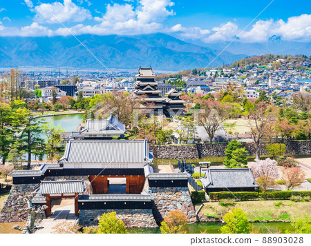 從松本市政府看松本城全景 88903028
