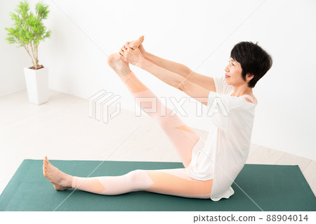 Image of a woman doing yoga Image of a woman doing yoga 88904014
