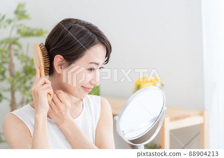 Beauty, beauty, middle women, smiles, hair sets, hair Beauty, beauty, middle women, smiles, hair sets, hair 88904213